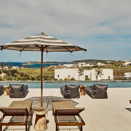 Ovea Paros ホテル ナウサ